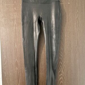 SPANXshape™ Faux Leather
Leggings